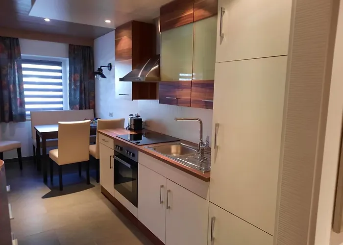 Erzherzog Rainer - Und كوسن